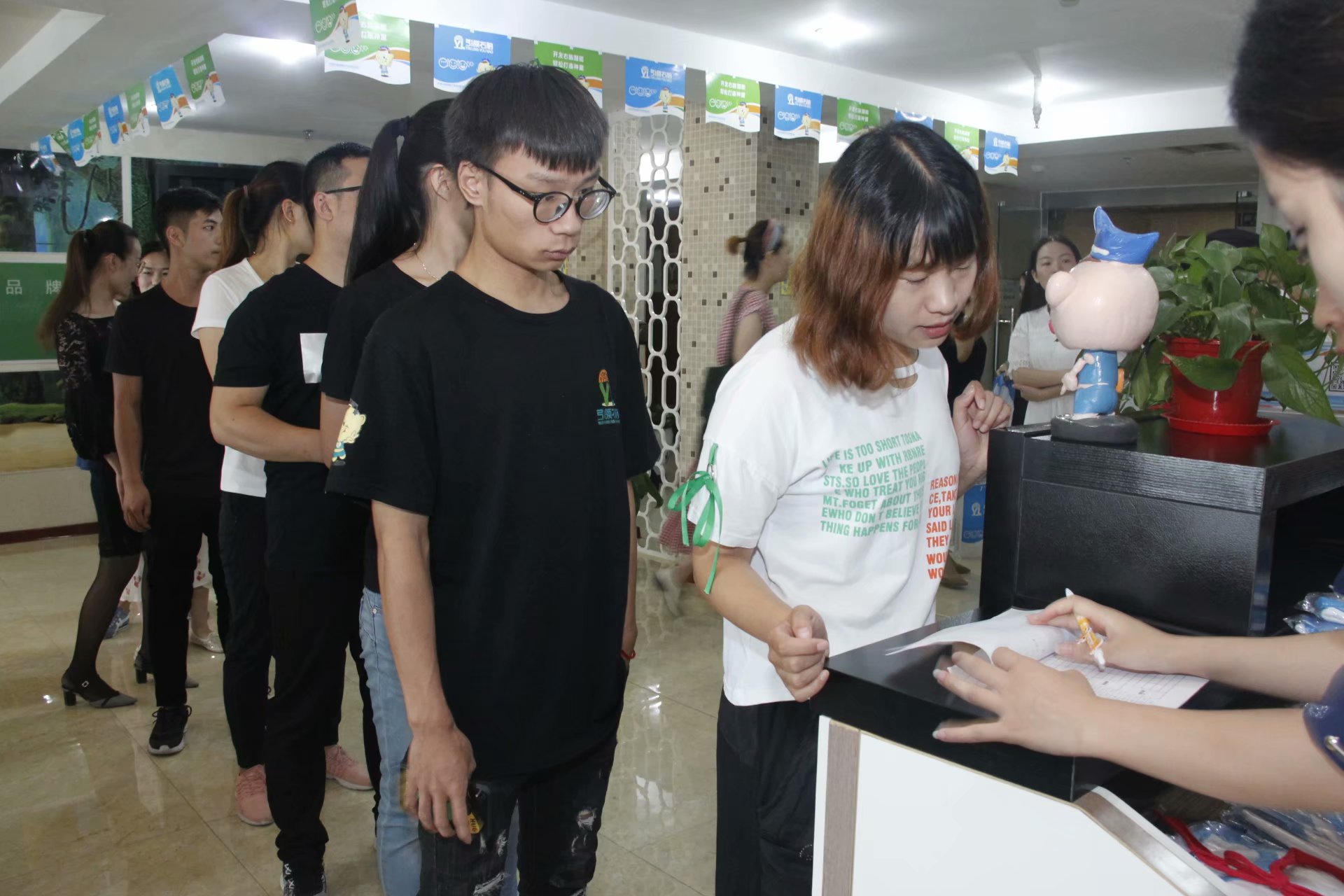 第91期全国加盟分校的老师报到现场