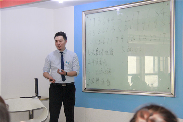 张楠讲师进行精英课程的培训